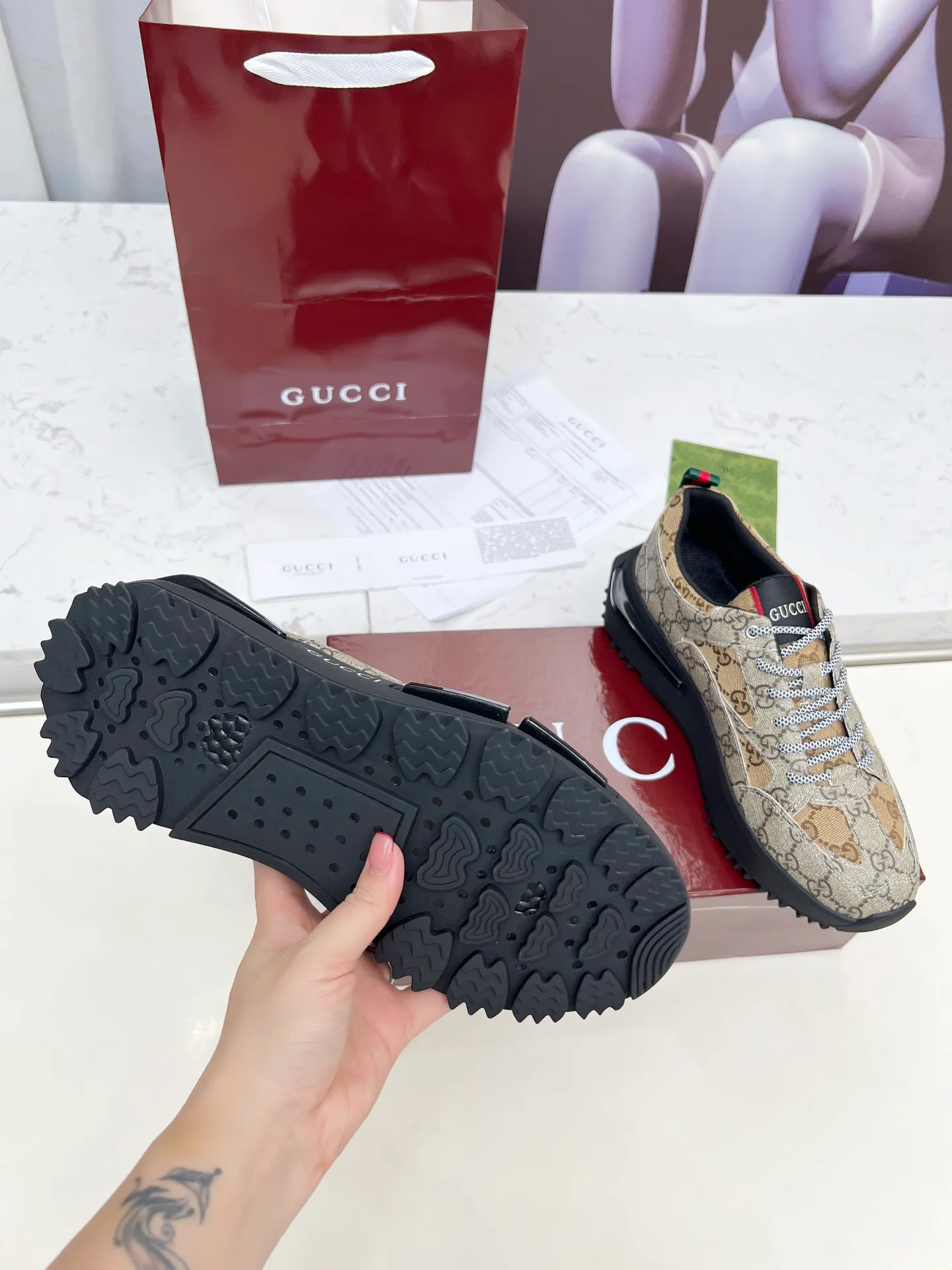 👟👟Ex-factory price 560👟👟 ❤️‍🔥❤️‍🔥❤️‍🔥Gucci series 2.0 sports shoes are made with heavy investment❤️‍🔥❤️‍🔥❤️‍🔥Renewed interpretation of the brand's iconic striped webbing elements😍😍When retro genes collide with futuristic design🎊🎊This new pair of Gucci shoes directly reaches the trend threshold💥 ✔️Caron color contrast + classic stripes, GG reflective piping, visual impact, and comes with high-light filter when out on the street ✔️Multi-layer structure of different materials, mesh breathability, leather shaping, outsole EVA foam and TPU combination😍😍😍Fashion and practicality online ✔️Details of double G midsole + iconic double G lock shoelaces, retro DNA is crazy and restless, and every step is based on the trendy aesthetic❤️❤️❤️❤️ Matching code: male 39-44